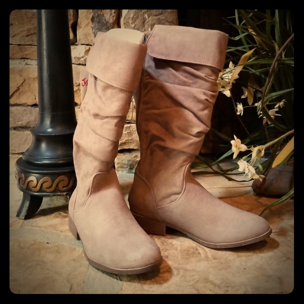 New with tags girls justice boots size 5